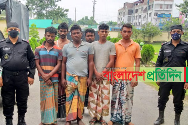 লালপুরে পদ্মার পাড় থেকে ৬ জলদস্যু আটক
