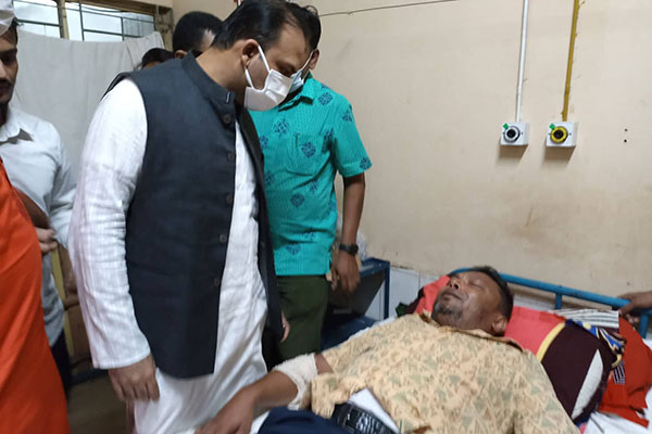 সংঘর্ষে আহত যুবলীগ নেতাকর্মীদের পাশে কেন্দ্রীয় নেতারা