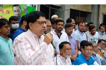 ঢাকা মহানগর দক্ষিণের ৩ থানায় বিএনপির তথ্য ফরম বিতরণ

