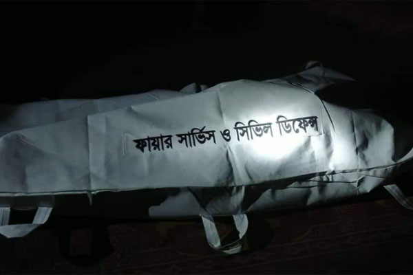 কুমিল্লায় আগুনে পুড়ে মরলো শিকলে বাঁধা তরুণ