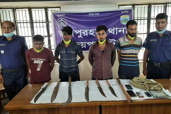 অস্ত্রসহ আন্তঃজেলা ডাকাত দলের চার সদস্য আটক