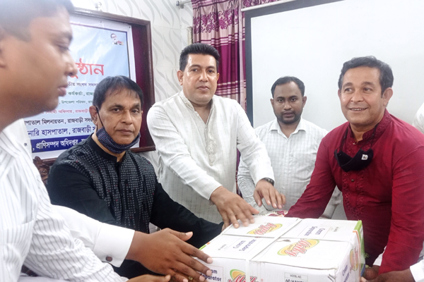 রাজবাড়ীতে মিল্ক ক্রিম সেপারেট মেশিন বিতরণ