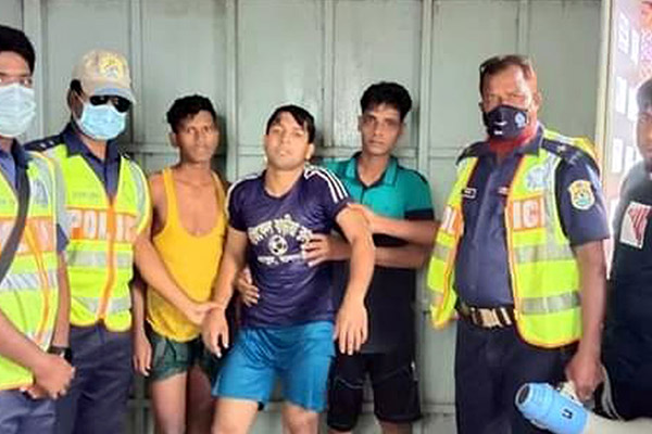 দুই কিশোরকে বাঁচালেন ট্যুরিস্ট পুলিশ