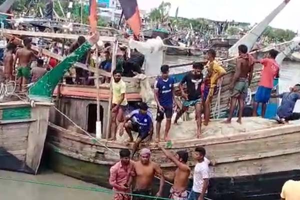 কলাপাড়ায় জেলেদের দুই গ্রুপের সংঘর্ষে আহত ১৫ 