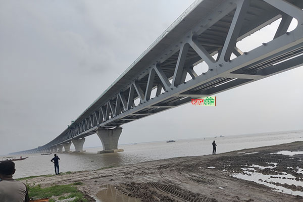 পদ্মা সেতুর একাংশ দিয়ে নৌযান চলাচলে স্থায়ী নিষেধাজ্ঞা