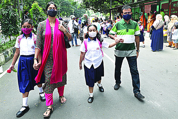 স্বাভাবিক ছন্দে জনজীবন