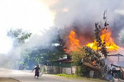 মিয়ানমারের থান্টলাং শহর ছেড়ে পালিয়েছে হাজার হাজার মানুষ  

