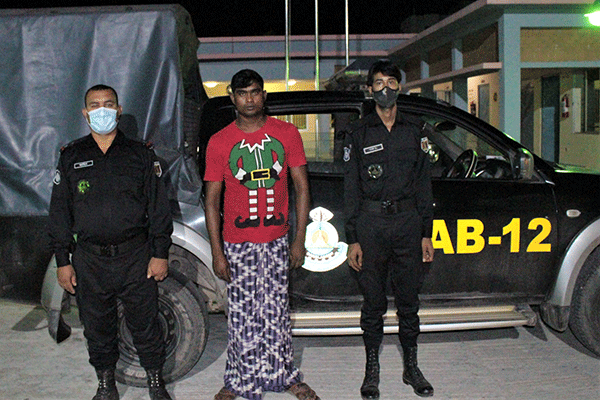 সিরাজগঞ্জে হেরোইনসহ মাদক ব্যবসায়ী আটক

