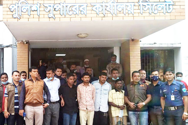 দুবাইয়ে সখ্যতা, দেশে পরিকল্পনা; সিলেটে ২৪ লাখ টাকা লুট!