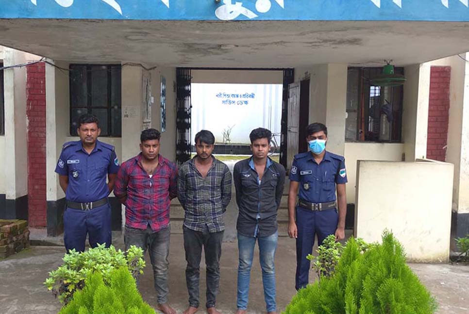 মহেশপুরে ইজিবাইক ছিনতাই চক্রের ৩ সদস্য আটক 
