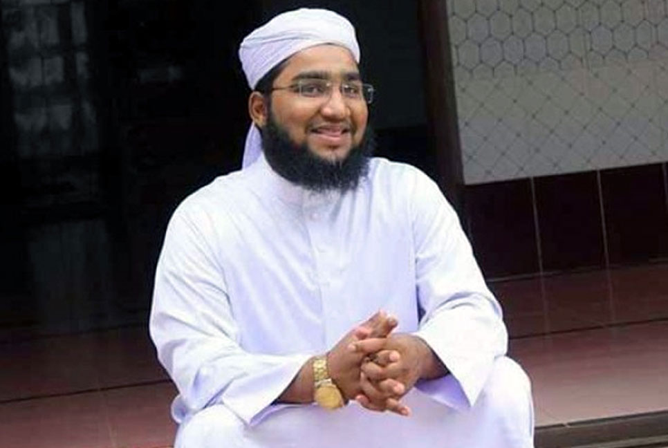 উচ্চ স্বরে ‘ওয়াজ’ বাজিয়ে স্ত্রীর শরীরে আগুন দিলেন ইমাম!