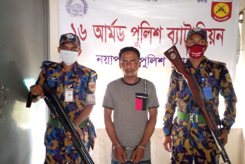 টেকনাফে পুলিশের অভিযানে ডাকাত 
গ্রেফতার