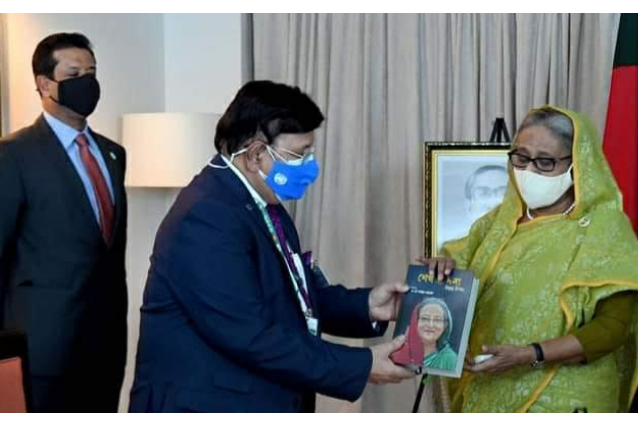 প্রধানমন্ত্রীর জন্মদিনে পররাষ্ট্রমন্ত্রীর নতুন বই ‘শেখ হাসিনা: বিমুগ্ধ বিস্ময়’