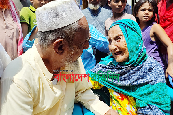 ৭০ বছর পর ছেলেকে ফিরে পেলেন শতবর্ষী মা