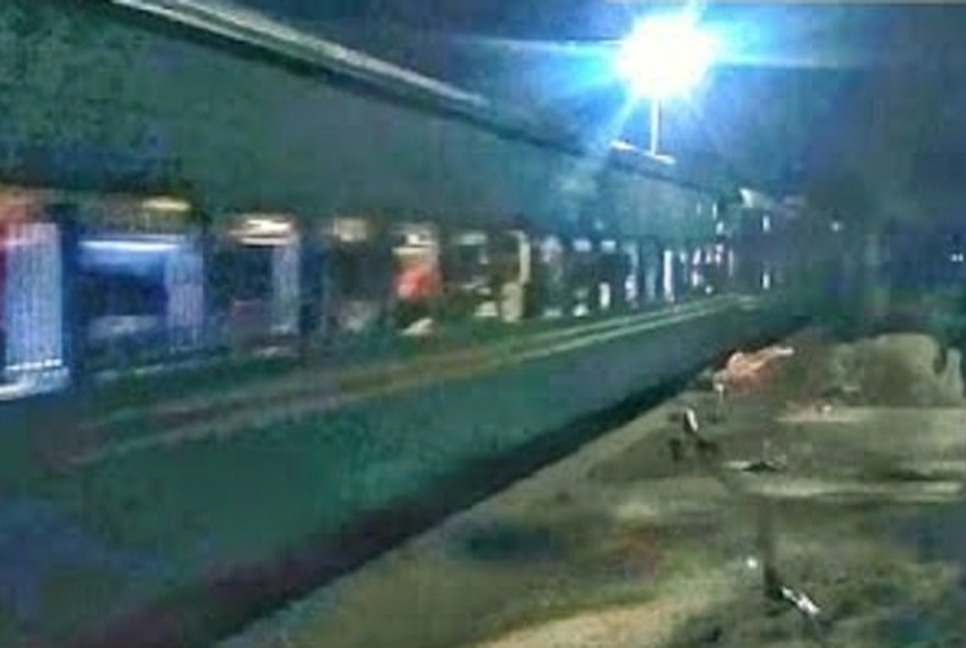 ট্রেনে ডাকাতি-হত্যার ঘটনায় মামলা

