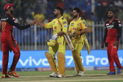 কোহলির বেঙ্গালুরুকে উড়িয়ে তালিকার শীর্ষে ধোনির চেন্নাই