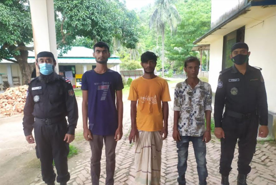 রোহিঙ্গাদের হাতে অপহৃত তিন যুবককে গহীন পাহাড় থেকে উদ্ধার