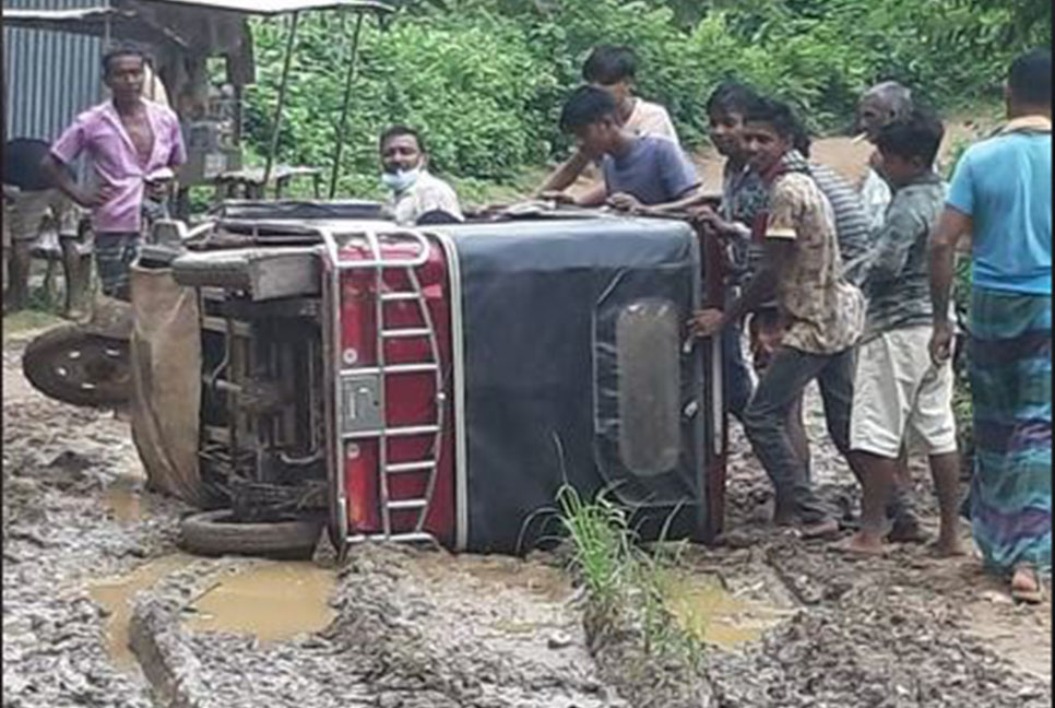 সখীপুরে দাড়িয়াপুর খোলাঘাটা-বেতুয়া সড়কে চরম দুর্ভোগ