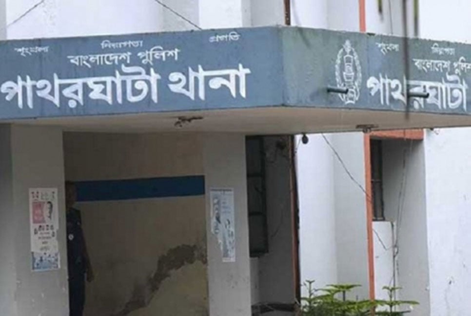 আপত্তিকর ভিডিও ভাইরাল, ছাত্রীর আত্মহত্যার হুমকিতে মামলা নিলেন ওসি!