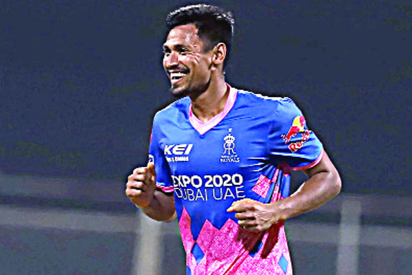 মুস্তাফিজের ২ উইকেট