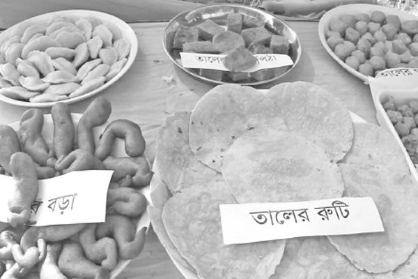নওগাঁয় তাল পিঠা উৎসব