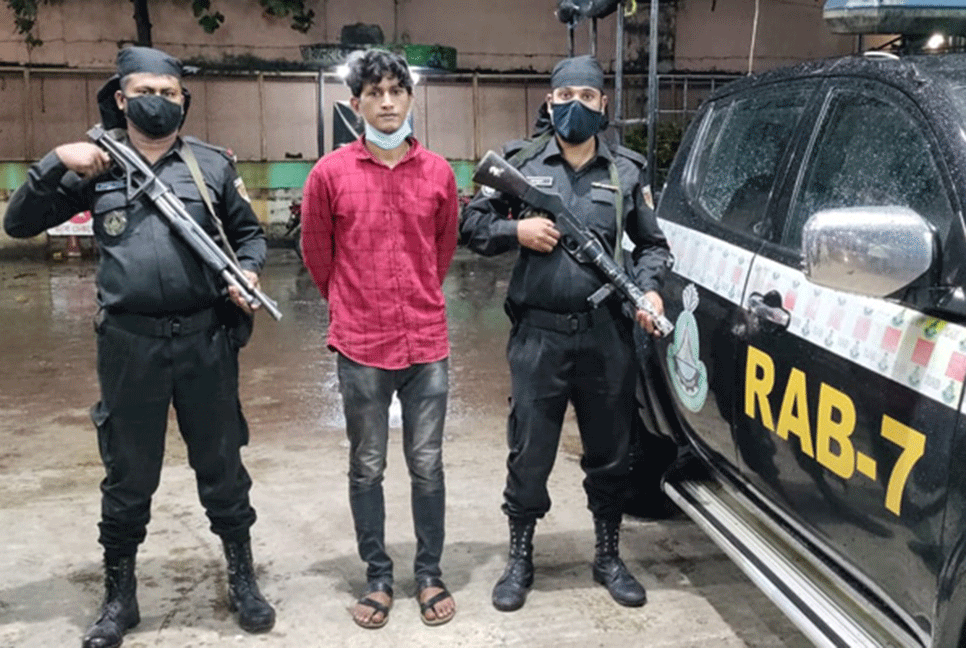 চট্টগ্রামে ভুয়া এনআইডি তৈরির সরঞ্জামসহ যুবক আটক