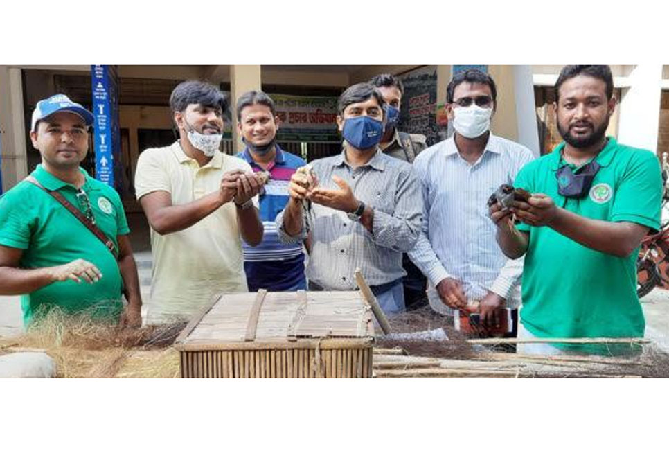 সিংড়ায় ৭টি পাখি ও ১১টি কারেন্ট জালের ফাঁদ জব্দ
