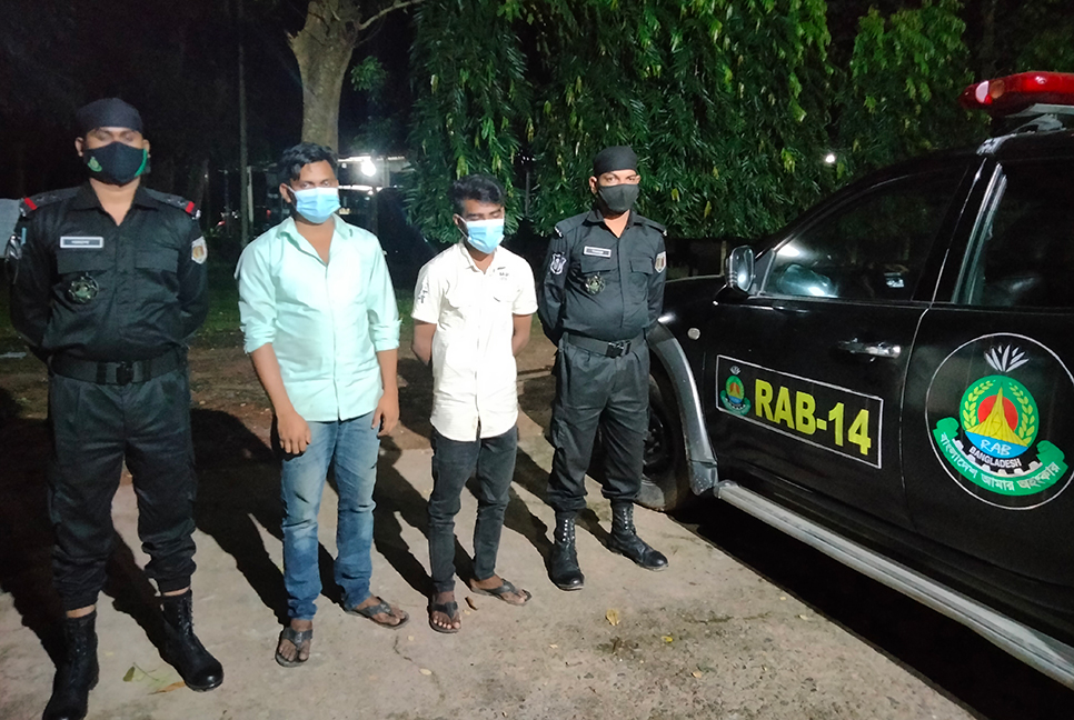 কিশোরগঞ্জে ২৫ বোতল বিদেশি মদসহ গ্রেফতার ২