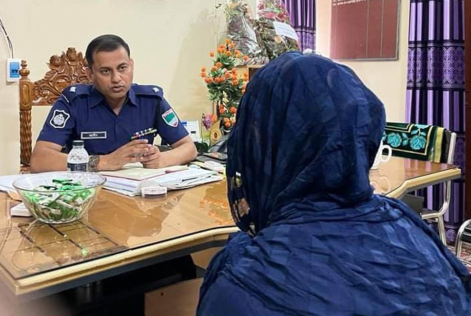 নিজের বাল্যবিয়ে ঠেকাতে থানায় হাজির ছাত্রী