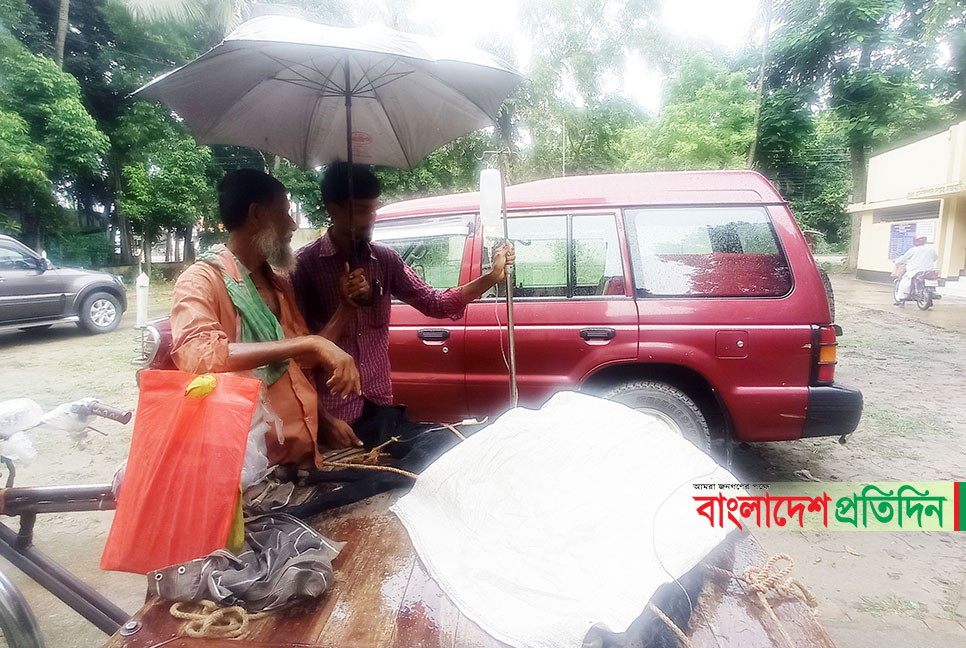 সেড নেই রাজবাড়ীর ভেটেরিনারি হাসপাতালে, ভোগান্তি চরমে
