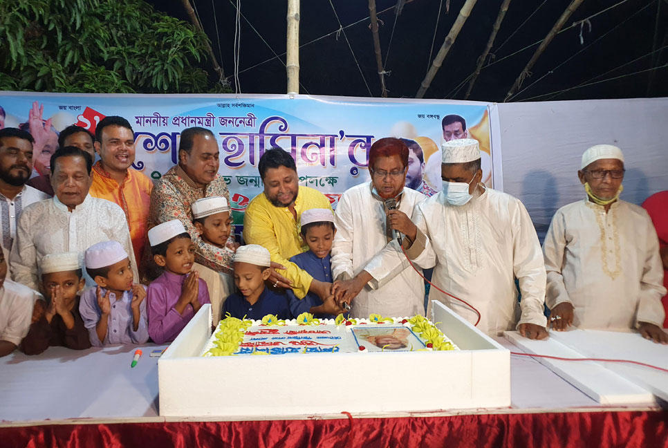 এতিমদের সাথে নিয়ে শেখ হাসিনার জন্মদিনের কেক কাটলো সিদ্ধিরগঞ্জ যুবলীগ 