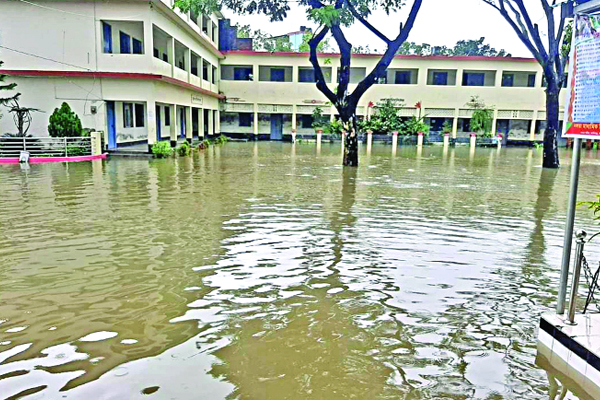 শতাধিক শিক্ষাপ্রতিষ্ঠানে থইথই পানি, পাঠদান অনিশ্চিত