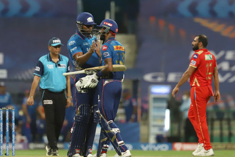 পাঞ্জাবকে হারিয়ে প্লে-অফের আশা বাঁচিয়ে রাখল মুম্বাই