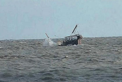 বঙ্গোপসাগরে ট্রলার ডুবির ঘটনায় নিখোঁজ তিন জেলের লাশ উদ্ধার