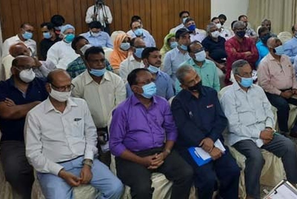 পেশাজীবীদের সঙ্গে সাড়ে ৩ ঘণ্টার রুদ্ধদ্বার বৈঠক বিএনপির 

