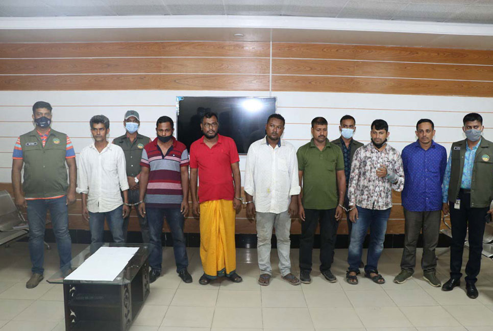  ডিবি পরিচয়ে ডাকাতি করতো ওরা