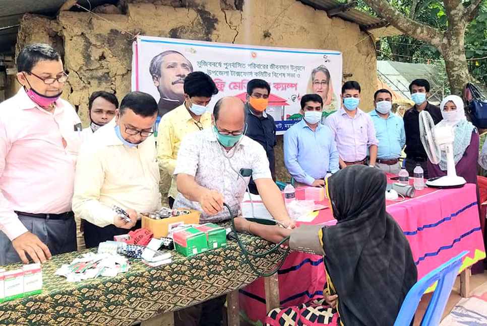 
হালুয়াঘাটে ডিজিটাল সেবায় উঠান বৈঠক ও ফ্রি মেডিকেল ক্যাম্প অনুষ্ঠিত 