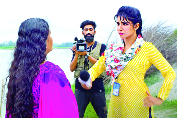 সাংবাদিক চরিত্রে নওশাবা