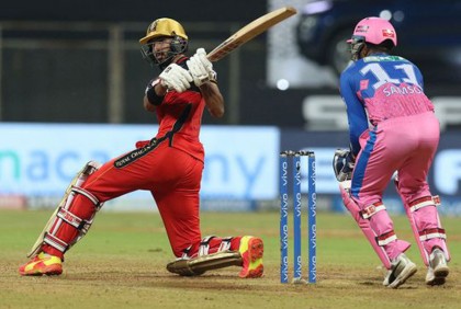 রাজস্থানকে হারিয়ে প্লে-অফের আরও কাছাকাছি ব্যাঙ্গালুর