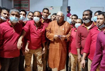 দুবাইয়ে কর্মরত বাংলাদেশি কর্মীদের সঙ্গে মন্ত্রীর মতবিনিময় 

