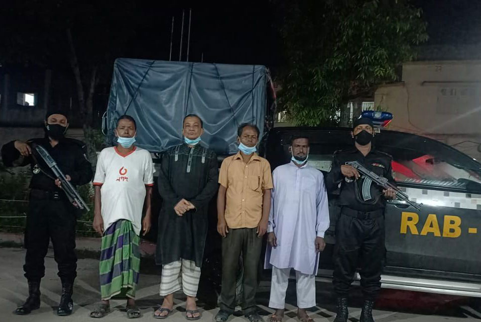 ১২৩টি ভুয়া মুক্তিযোদ্ধার 
কার্ডসহ ৪ প্রতারক গ্রেফতার