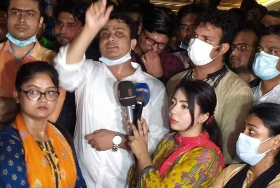 বিএনপি-জামায়াতের প্রহসনের নির্বাচনের প্রতিবাদে ছাত্রলীগের বিক্ষোভ মিছিল