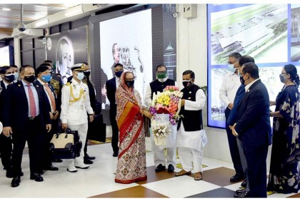 দেশে ফিরেছেন প্রধানমন্ত্রী