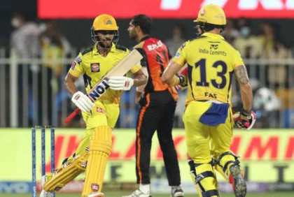 হায়দরাবাদকে হারিয়ে প্লে-অফের টিকিট নিশ্চিত করল চেন্নাই