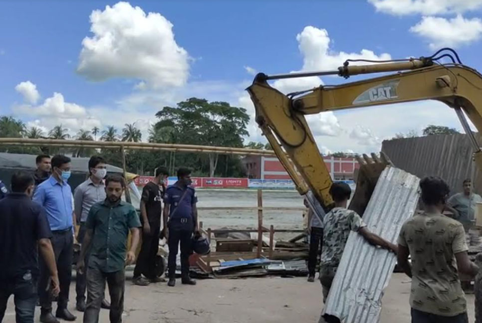 পটুয়াখালীতে অবৈধ স্থাপনা উচ্ছেদ অভিযান
