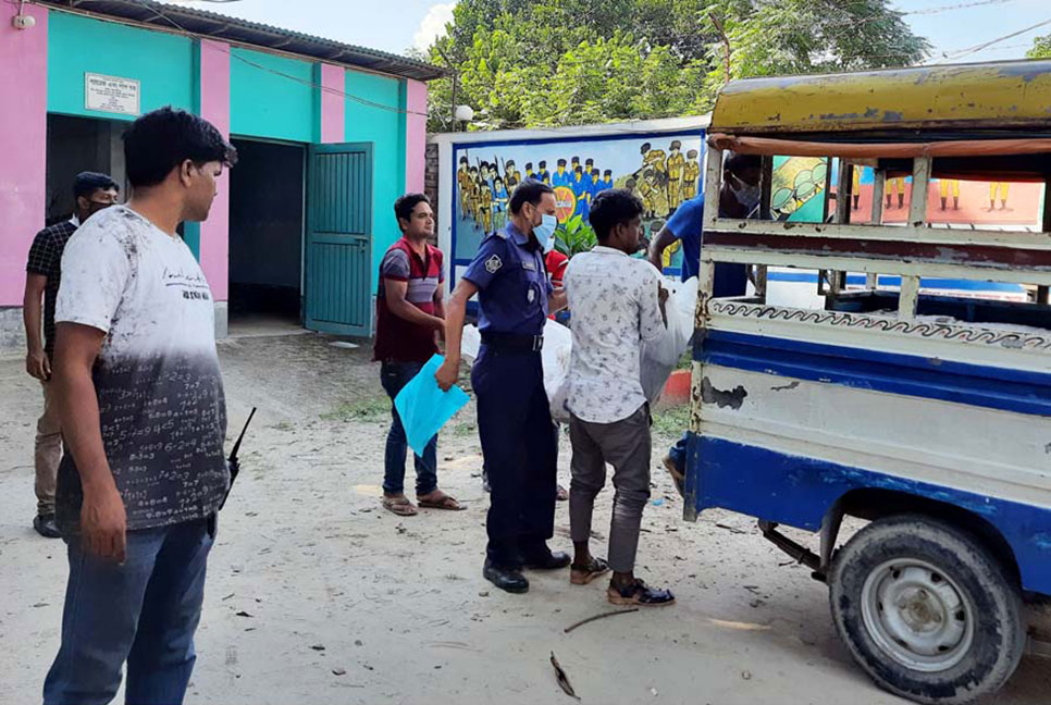 গৃহবধূকে ছুরিকাঘাতে
হত্যা; স্বামী আটক
