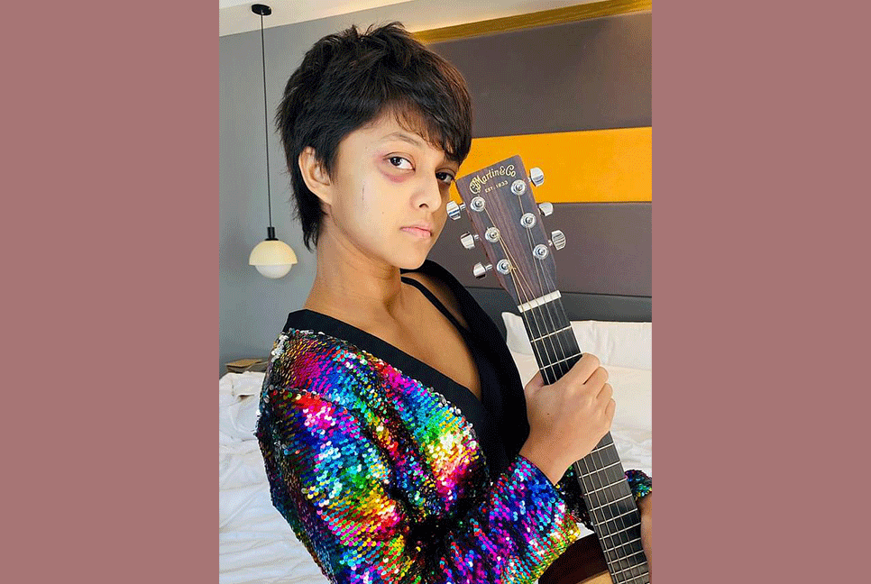 কনসার্টের মঞ্চে আহত ‘মানিকে মাগে হিথে’র শিল্পী ইয়োহানি