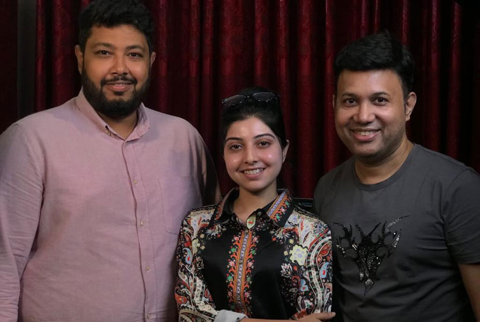ইয়াং স্টারের থিম সং গাইলেন যারা