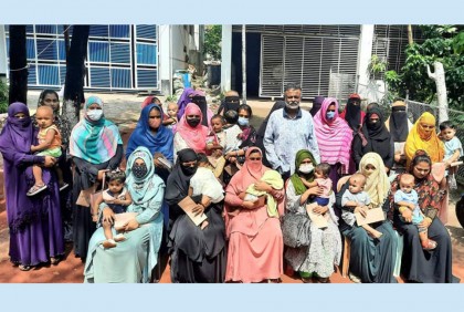 ল্যাকটেটিং মাদার ভাতা হস্তান্তর করলেন কাউন্সিলর খোরশেদ