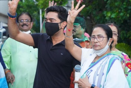 ভবানীপুরে মমতার হ্যাটট্রিক জয়